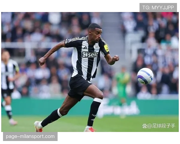 伊萨克腓骨骨折长期缺阵 利物浦锋线遭遇重大打击